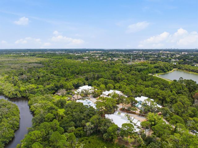 1812 SE Hideaway Circle, Port St. Lucie, FL 34952