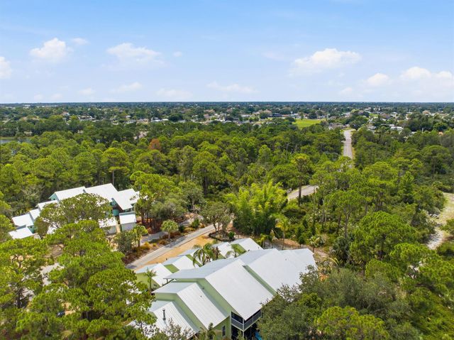 1812 SE Hideaway Circle, Port St. Lucie, FL 34952
