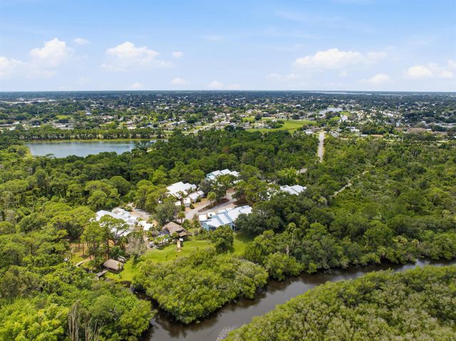 1812 SE Hideaway Circle, Port St. Lucie, FL 34952