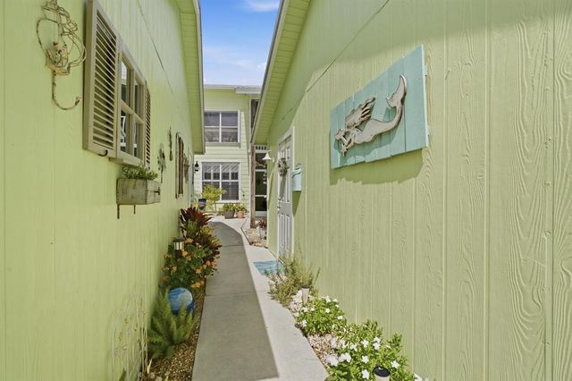 1812 SE Hideaway Circle, Port St. Lucie, FL 34952