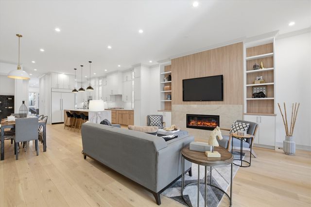 4844 N Hermitage Avenue, Chicago, IL 60640