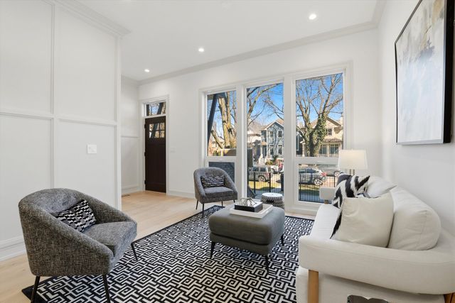 4844 N Hermitage Avenue, Chicago, IL 60640