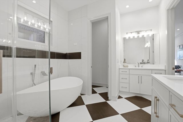 4844 N Hermitage Avenue, Chicago, IL 60640