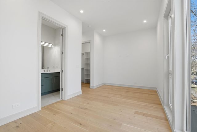 4844 N Hermitage Avenue, Chicago, IL 60640