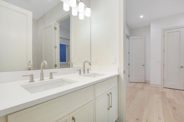 4844 N Hermitage Avenue, Chicago, IL 60640