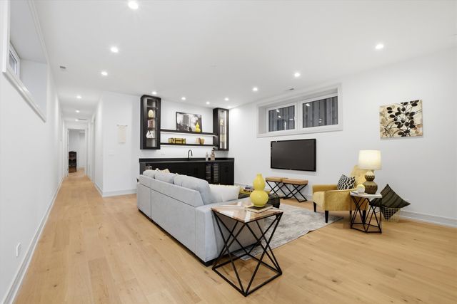 4844 N Hermitage Avenue, Chicago, IL 60640