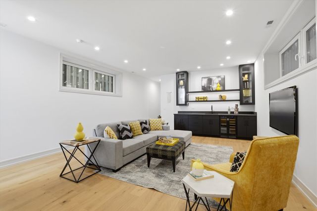 4844 N Hermitage Avenue, Chicago, IL 60640