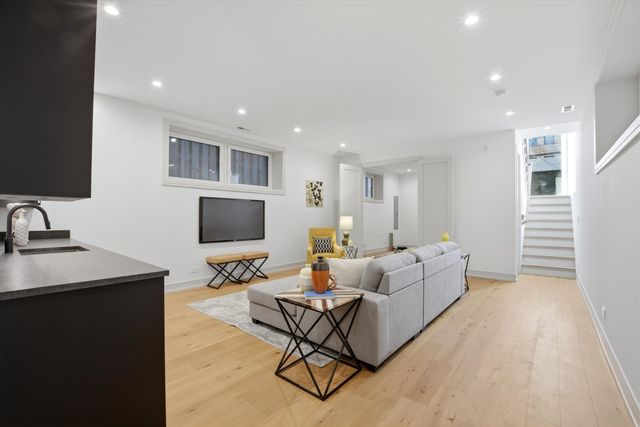 4844 N Hermitage Avenue, Chicago, IL 60640