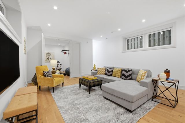 4844 N Hermitage Avenue, Chicago, IL 60640