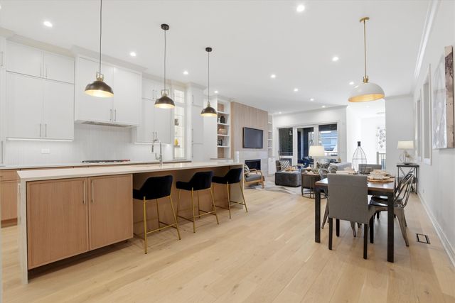 4844 N Hermitage Avenue, Chicago, IL 60640