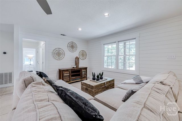 32 Brookview Drive, Savannah, GA 31406