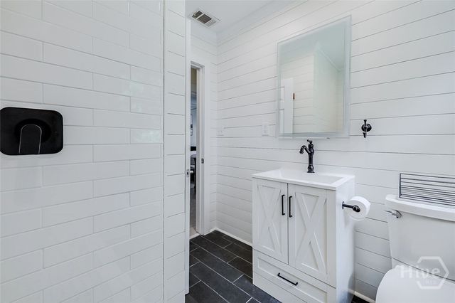 32 Brookview Drive, Savannah, GA 31406