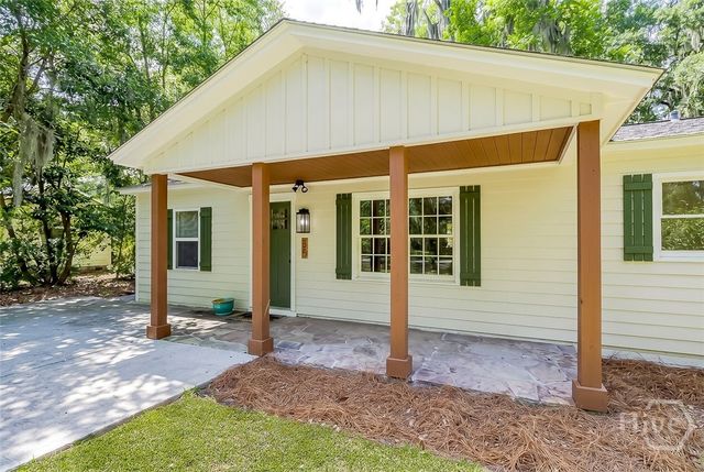 32 Brookview Drive, Savannah, GA 31406