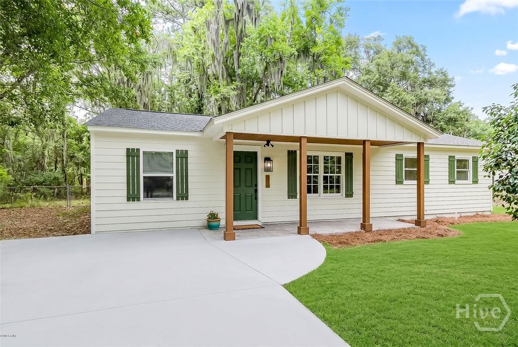 32 Brookview Drive, Savannah, GA 31406