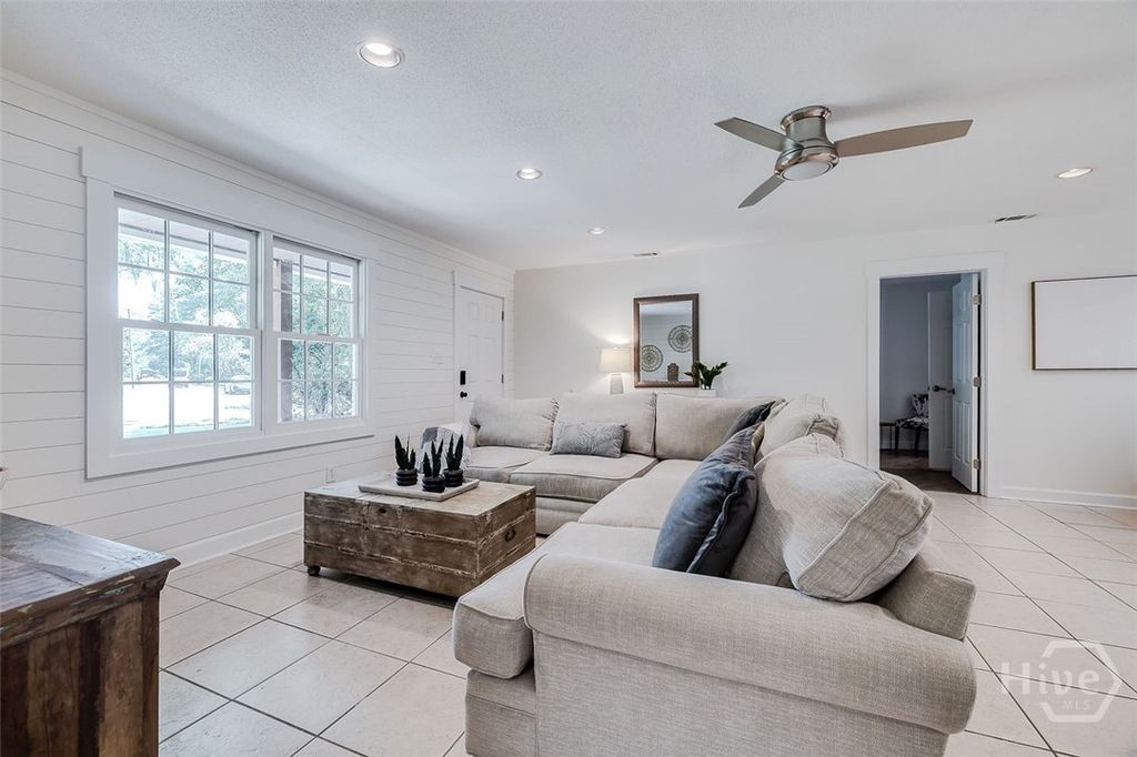 Image 13 of property listing at 32 Brookview Drive, Savannah, GA 31406