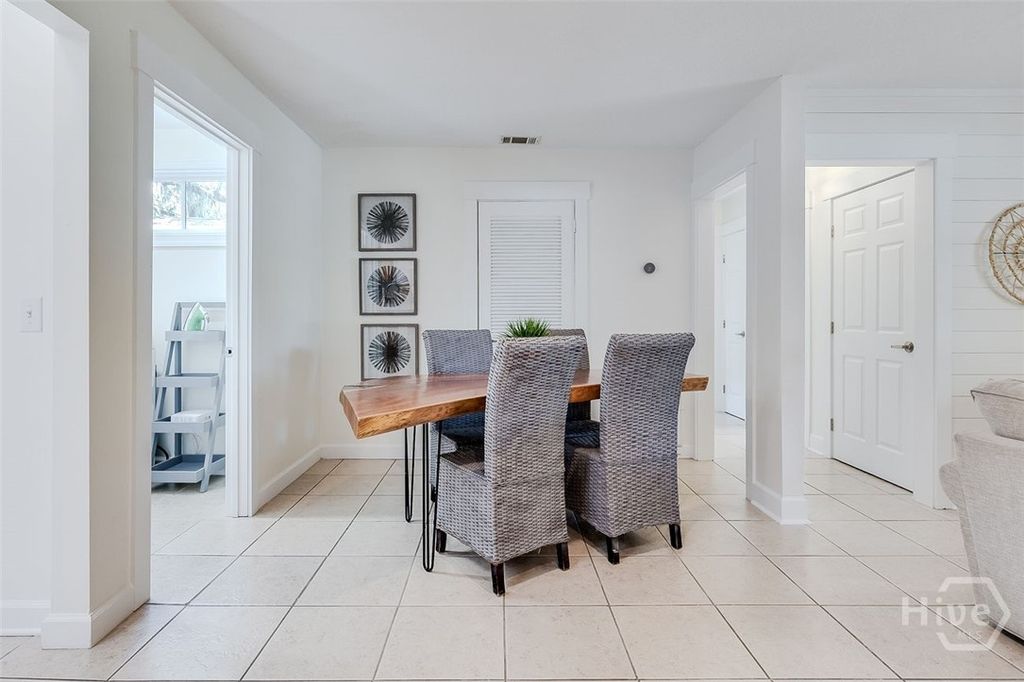 Image 15 of property listing at 32 Brookview Drive, Savannah, GA 31406