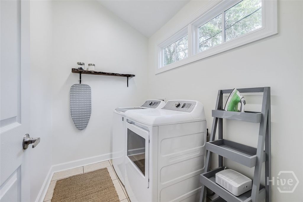 Image 17 of property listing at 32 Brookview Drive, Savannah, GA 31406