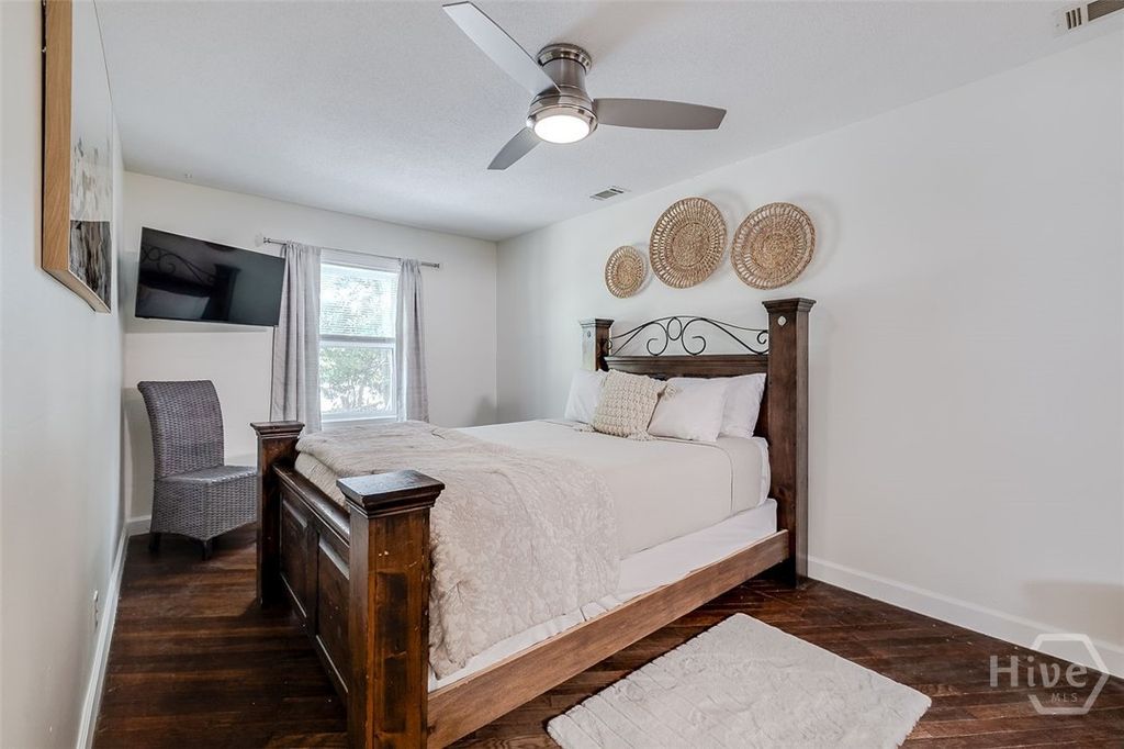 Image 24 of property listing at 32 Brookview Drive, Savannah, GA 31406
