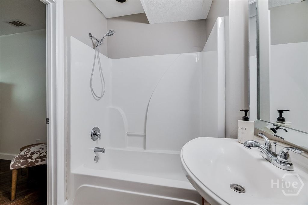 Image 28 of property listing at 32 Brookview Drive, Savannah, GA 31406