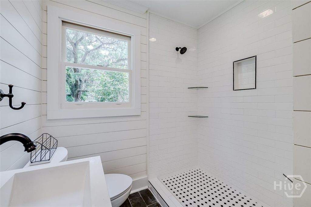Image 33 of property listing at 32 Brookview Drive, Savannah, GA 31406