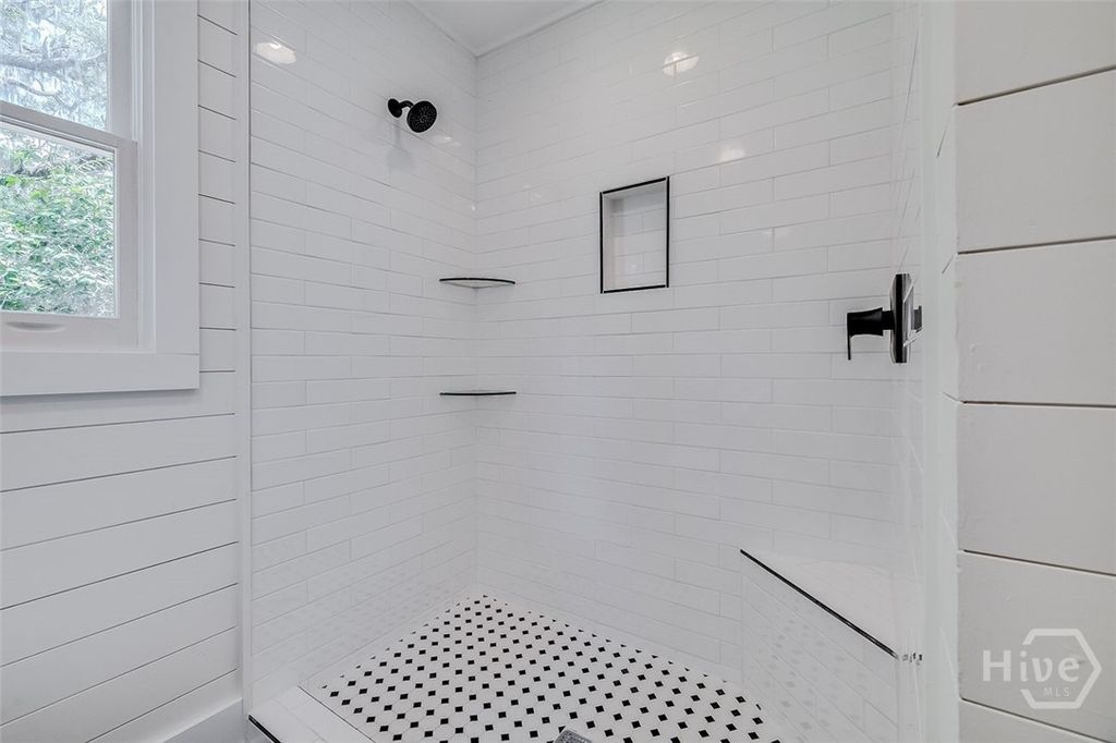 Image 34 of property listing at 32 Brookview Drive, Savannah, GA 31406