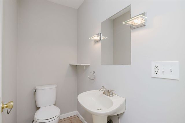 6 Makepeace Ave, Taunton, MA 02780