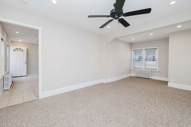 6 Makepeace Ave, Taunton, MA 02780