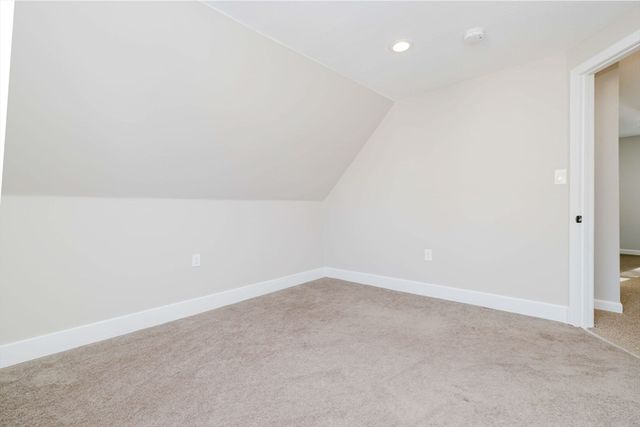 6 Makepeace Ave, Taunton, MA 02780