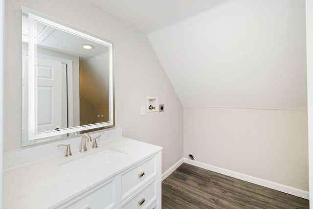 6 Makepeace Ave, Taunton, MA 02780