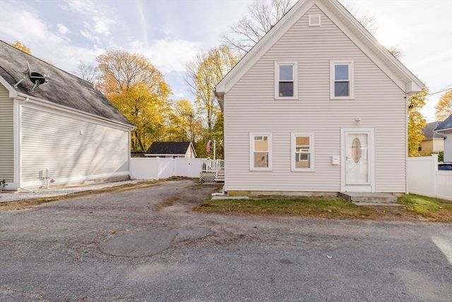 6 Makepeace Ave, Taunton, MA 02780