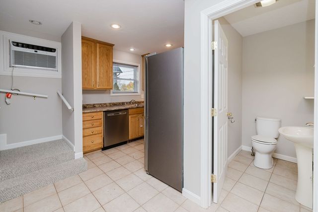 6 Makepeace Ave, Taunton, MA 02780