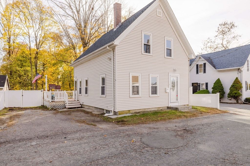 6 Makepeace Ave, Taunton, MA 02780