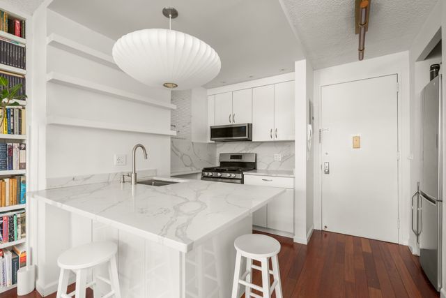 233 E 86th St Apt 3B, New York City, NY 10028