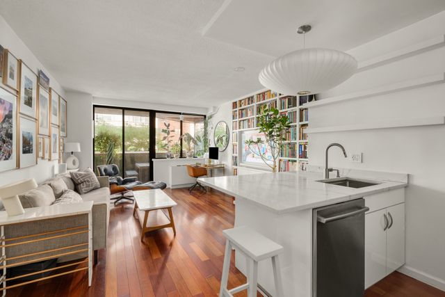 233 E 86th St Apt 3B, New York City, NY 10028