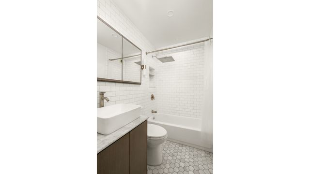 233 E 86th St Apt 3B, New York City, NY 10028