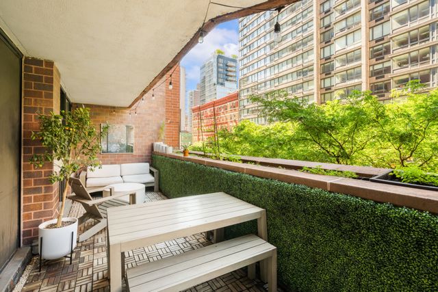 233 E 86th St Apt 3B, New York City, NY 10028
