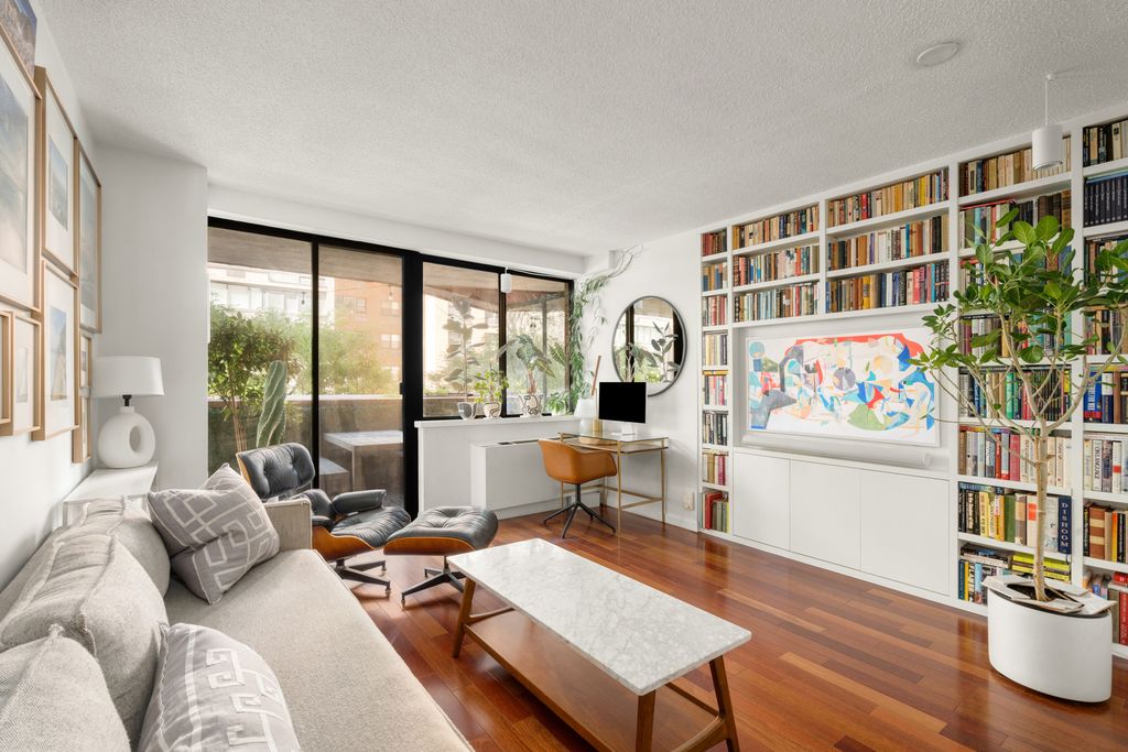 233 E 86th St Apt 3B, New York City, NY 10028