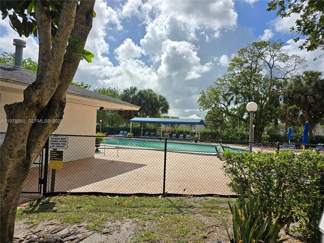 3850 Washington St 816, Hollywood, FL 33021