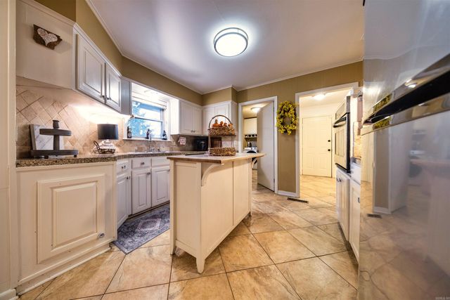 17 Oakwood Road, Little Rock, AR 72202