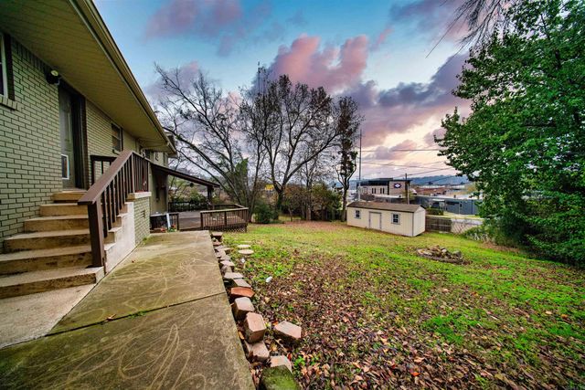 17 Oakwood Road, Little Rock, AR 72202