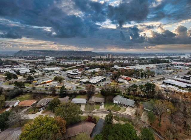 17 Oakwood Road, Little Rock, AR 72202