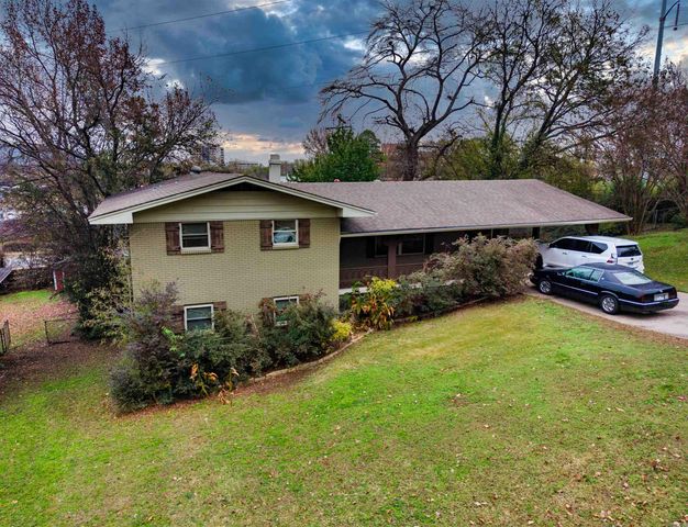 17 Oakwood Road, Little Rock, AR 72202