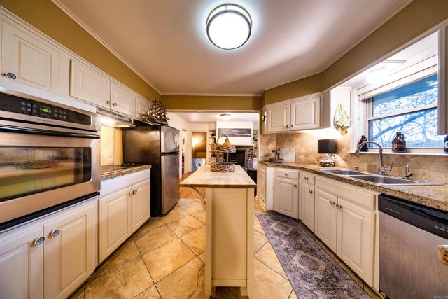 17 Oakwood Road, Little Rock, AR 72202