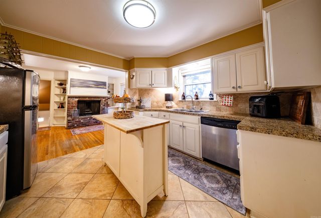 17 Oakwood Road, Little Rock, AR 72202