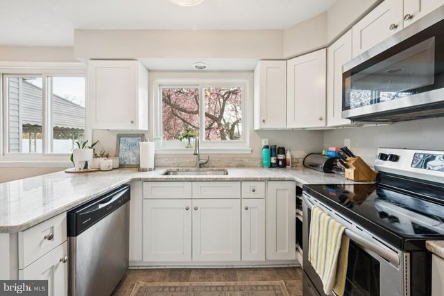 704 CORNWALLIS DR, Mount Laurel, NJ 08054