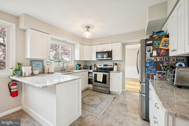 704 CORNWALLIS DR, Mount Laurel, NJ 08054