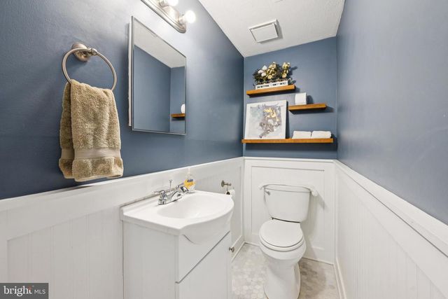 704 CORNWALLIS DR, Mount Laurel, NJ 08054