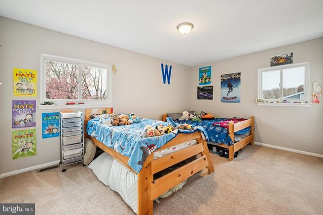 704 CORNWALLIS DR, Mount Laurel, NJ 08054