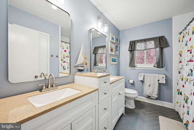 704 CORNWALLIS DR, Mount Laurel, NJ 08054