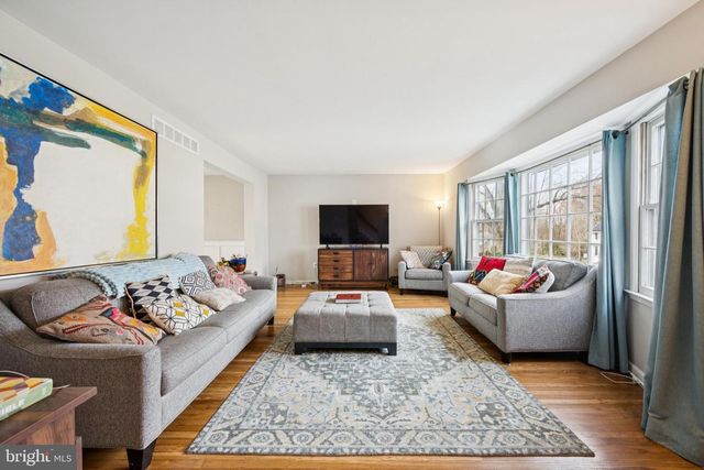 704 CORNWALLIS DR, Mount Laurel, NJ 08054